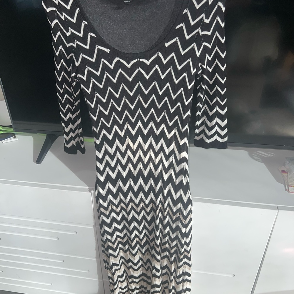White House Black Market zigzag design dress mid length